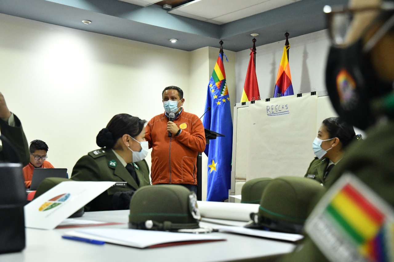 Defensoría del Pueblo y Policía Boliviana realizan un taller sobre género y derechos humanos