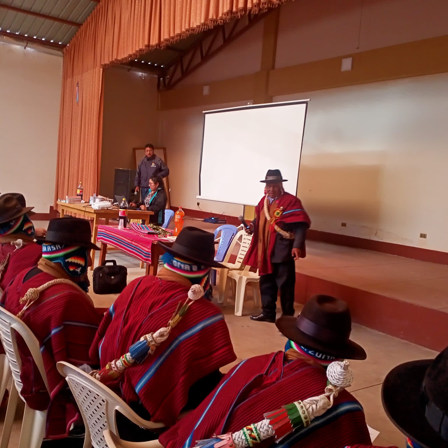 Leyes de la Defensoría del Pueblo y de Deslinde Jurisdiccional fueron socializadas con las autoridades indígena-originaria-campesinas de Guaqui