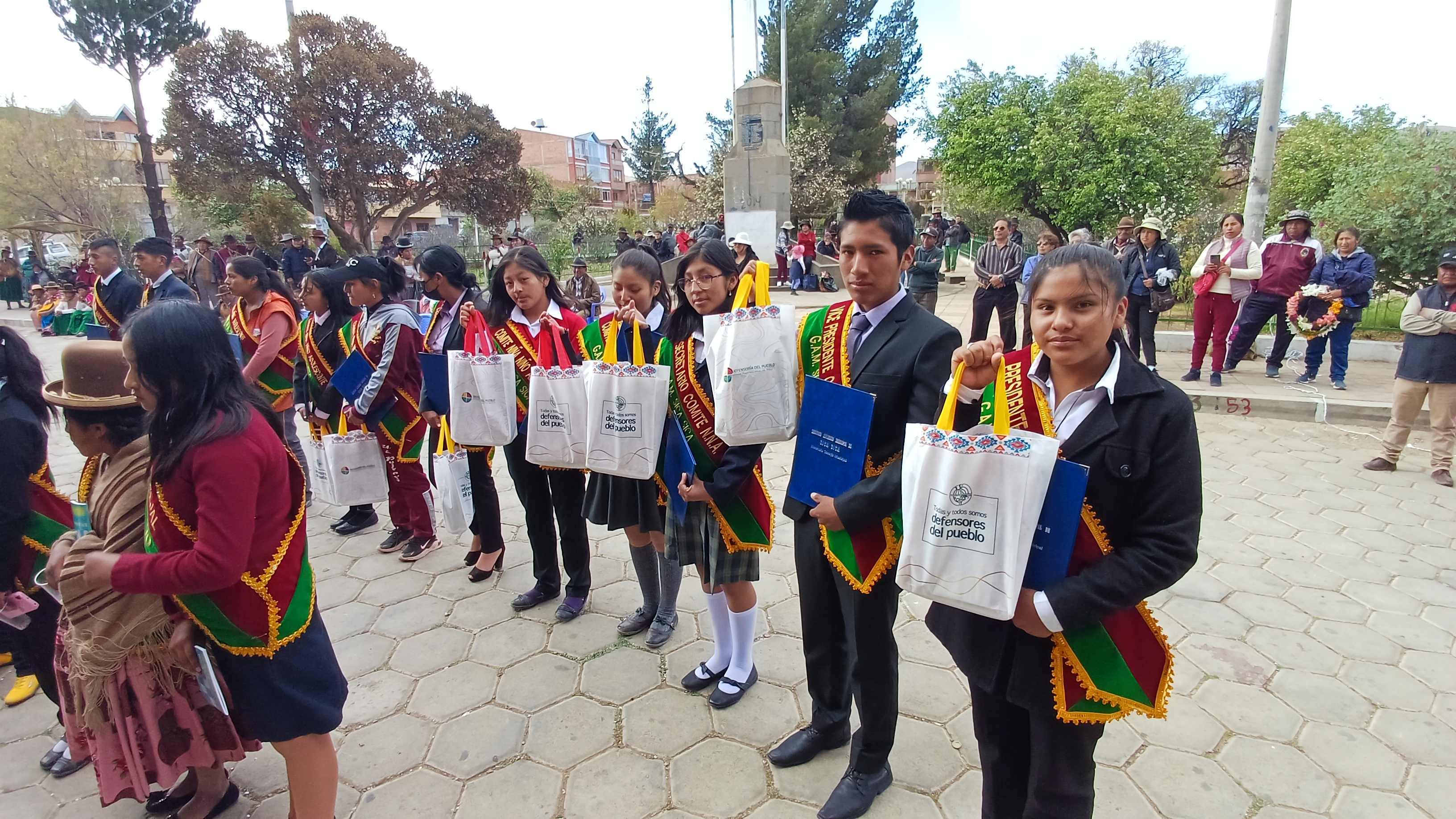 La Paz: Defensoría del Pueblo capacitó al Comité Niña, Niño y Adolescente del municipio de Sica Sica, sobre las atribuciones de la Ley N° 548