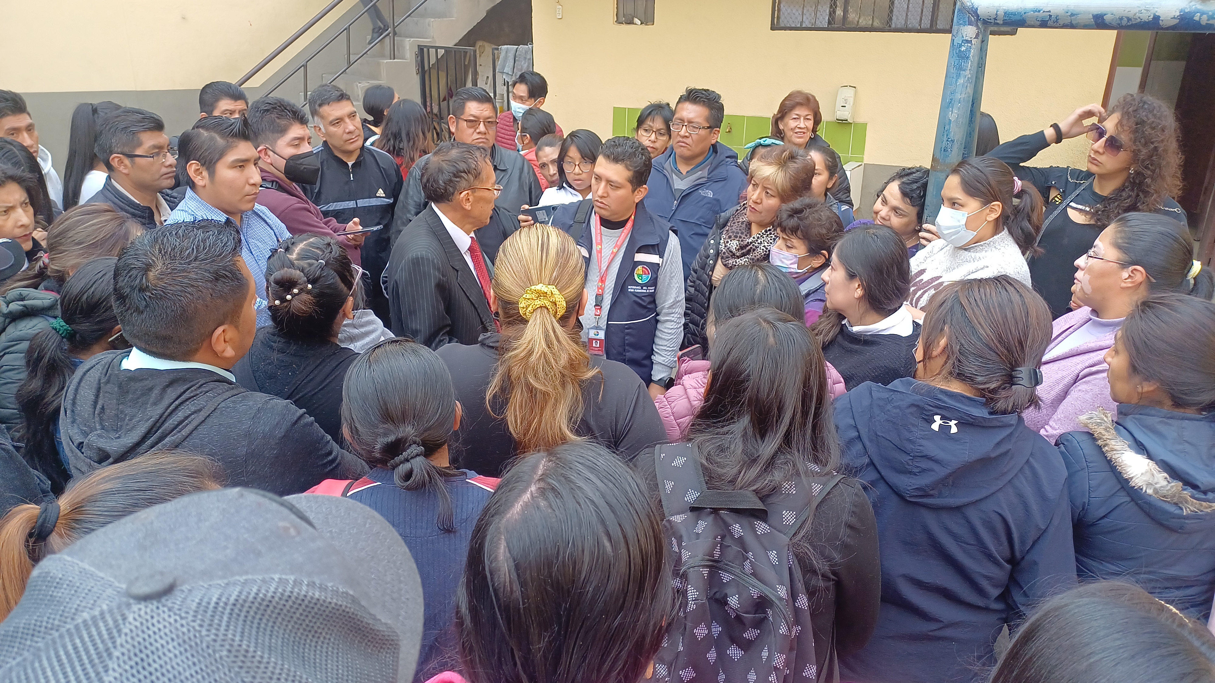 La Paz: Defensoría del Pueblo verificó el cumplimiento al comunicado de suspensión de clases en la U.E. Emeterio Villamil de Rada