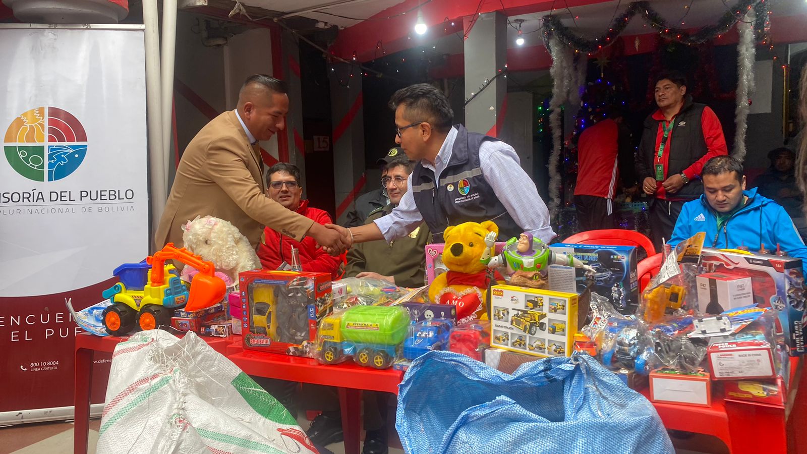 Defensor del Pueblo entregó juguetes a privados de libertad para que estos los obsequien a sus hijos en el día de visita