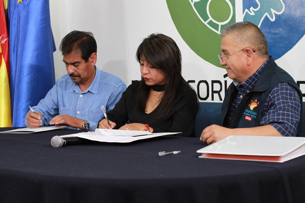 Defensoría del Pueblo y Asuncami firman convenio de promoción y capacitación de derechos humanos en favor de personas que viven con VIH