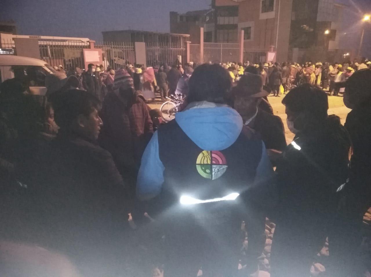 Defensoría del Pueblo posibilita que juntas escolares del Distrito 14 de El Alto liberen a personas retenidas y la instalación de un diálogo